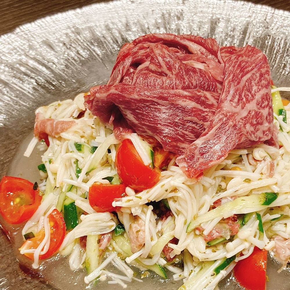 仙台牛 生ハム 牛生ハム 最高級 肉のいとう ラックスシンケン 牛肉 100% 老舗精肉店 お取り寄せグルメ とろける 霜降り おつまみ 晩酌 ワインに合う パーティー ホームパーティー オードブル 前菜 ギフト プチギフト 贅沢 自分へのご褒美 父の日 母の日 お中元 お歳暮 ローストビーフ 肉 おつまみ ブランド牛 宮城 仙台 ご当地グルメ 高級肉 珍味 肉ギフト